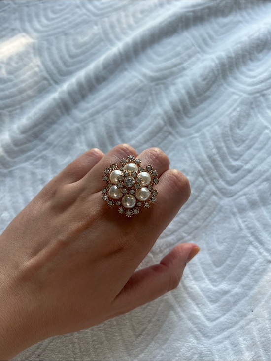 Jewelry - Vintage-Inspired Pearl Cluster Ring in Gold